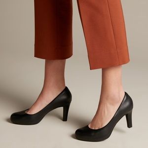 Women’s Black Leather Court Shoe
